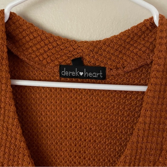 Derek Heart rust cardigan - Picture 4 of 6